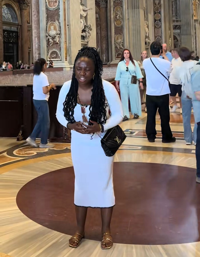 Awkward Video Shows Woman Refusing To Stop Singing At The Vatican After Multiple Security Guards Ask Her To Leave