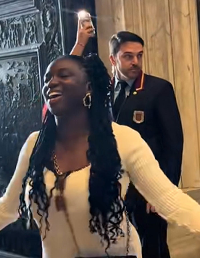 Awkward Video Shows Woman Refusing To Stop Singing At The Vatican After Multiple Security Guards Ask Her To Leave