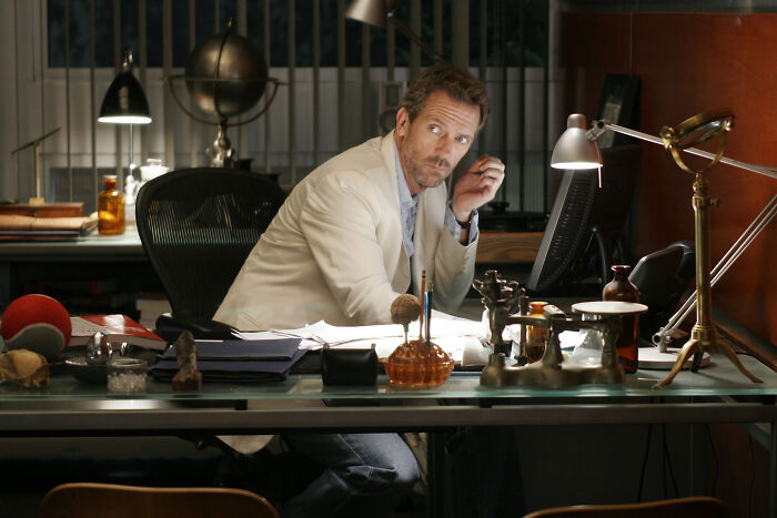 Hugh Laurie Destroys “Clueless” Journalist’s ‘House’ Critique After Viral Complaint Hugh Laurie Destroys “Clueless” Journalist’s ‘House’ Critique After Viral Complaint