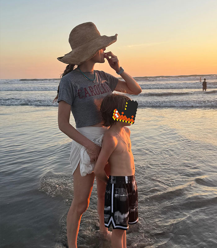 Jason Biggs’ Soon-To-Be Ex-Wife Finally Breaks Silence After Bedroom Photos With Her 12YO Son Sparked Backlash Jason Biggs’ Soon-To-Be Ex-Wife Finally Breaks Silence After Bedroom Photos With Her 12YO Son Sparked Backlash