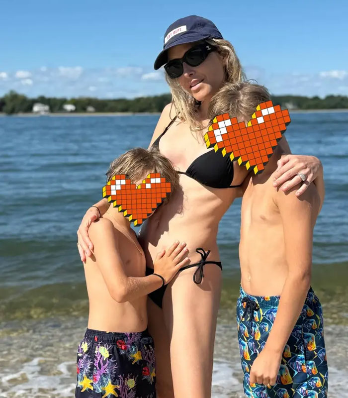 Jason Biggs’ Soon-To-Be Ex-Wife Finally Breaks Silence After Bedroom Photos With Her 12YO Son Sparked Backlash Jason Biggs’ Soon-To-Be Ex-Wife Finally Breaks Silence After Bedroom Photos With Her 12YO Son Sparked Backlash