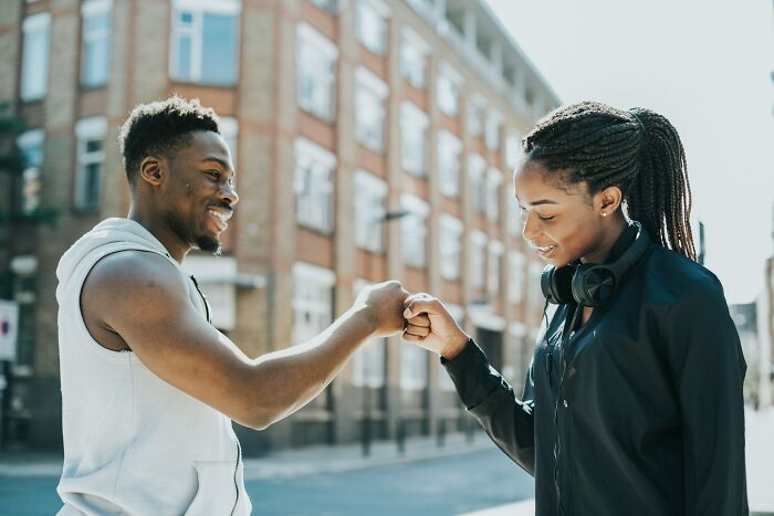 “Girl To Girl”: 63 Women Share The Most Embarrassing Things They Did To Impress Men “Girl To Girl”: 63 Women Share The Most Embarrassing Things They Did To Impress Men