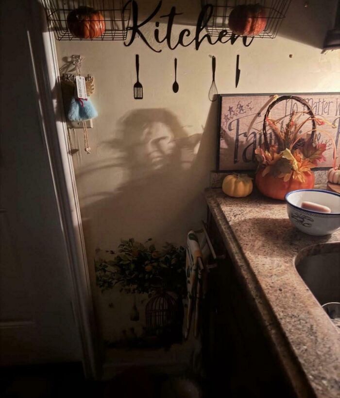 56 Mind-Bending Cases Of Pareidolia That Are Equal Parts Creepy And Hilarious (New Pics) 56 Mind-Bending Cases Of Pareidolia That Are Equal Parts Creepy And Hilarious (New Pics)