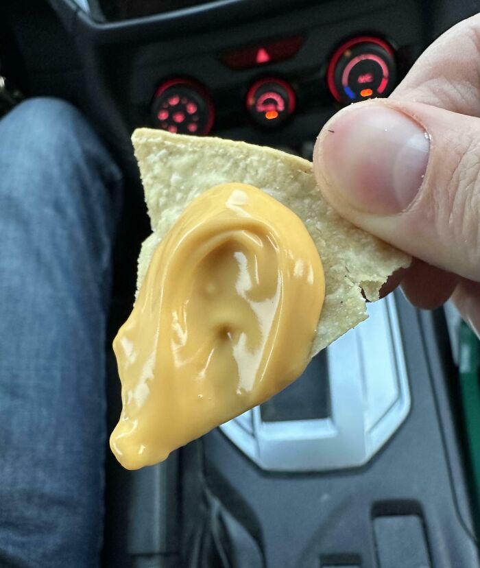 56 Mind-Bending Cases Of Pareidolia That Are Equal Parts Creepy And Hilarious (New Pics) 56 Mind-Bending Cases Of Pareidolia That Are Equal Parts Creepy And Hilarious (New Pics)