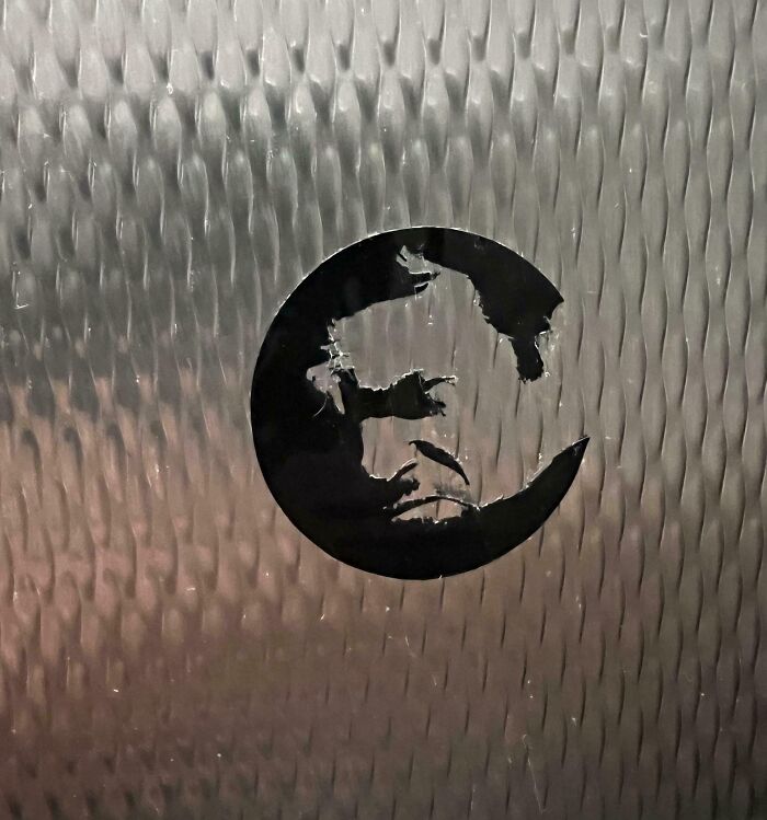 56 Mind-Bending Cases Of Pareidolia That Are Equal Parts Creepy And Hilarious (New Pics) 56 Mind-Bending Cases Of Pareidolia That Are Equal Parts Creepy And Hilarious (New Pics)