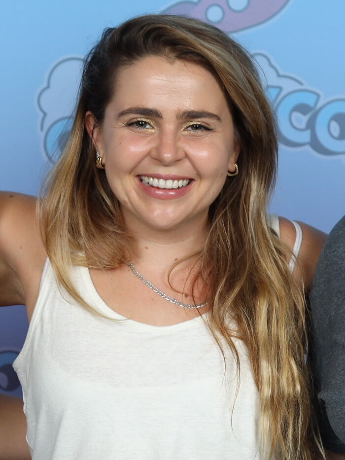 Mae Whitman: Bio And Career Highlights Mae Whitman: Bio And Career Highlights