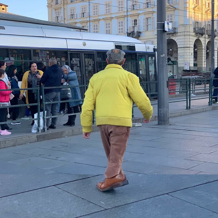 80 Street Photo Sets By Fontanesi That Seamlessly Combine Reality And Unexpected Coincidences 80 Street Photo Sets By Fontanesi That Seamlessly Combine Reality And Unexpected Coincidences