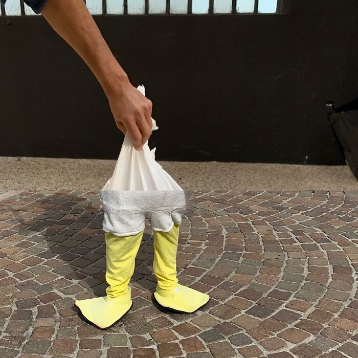 80 Street Photo Sets By Fontanesi That Seamlessly Combine Reality And Unexpected Coincidences 80 Street Photo Sets By Fontanesi That Seamlessly Combine Reality And Unexpected Coincidences