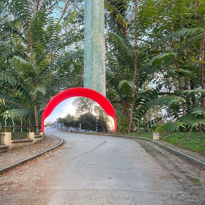 80 Street Photo Sets By Fontanesi That Seamlessly Combine Reality And Unexpected Coincidences 80 Street Photo Sets By Fontanesi That Seamlessly Combine Reality And Unexpected Coincidences