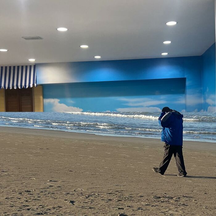 80 Street Photo Sets By Fontanesi That Seamlessly Combine Reality And Unexpected Coincidences 80 Street Photo Sets By Fontanesi That Seamlessly Combine Reality And Unexpected Coincidences
