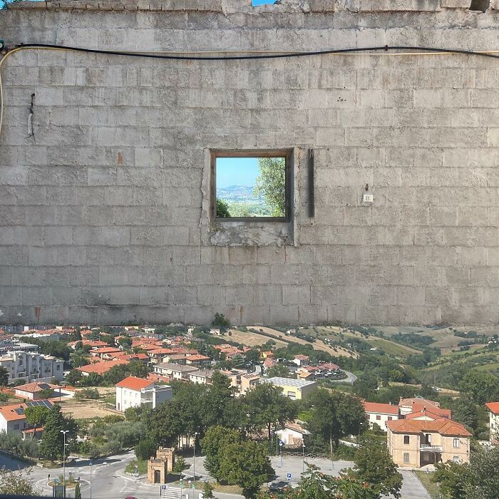 80 Street Photo Sets By Fontanesi That Seamlessly Combine Reality And Unexpected Coincidences 80 Street Photo Sets By Fontanesi That Seamlessly Combine Reality And Unexpected Coincidences