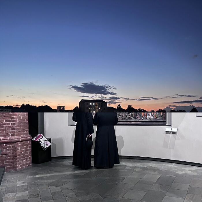 80 Street Photo Sets By Fontanesi That Seamlessly Combine Reality And Unexpected Coincidences 80 Street Photo Sets By Fontanesi That Seamlessly Combine Reality And Unexpected Coincidences