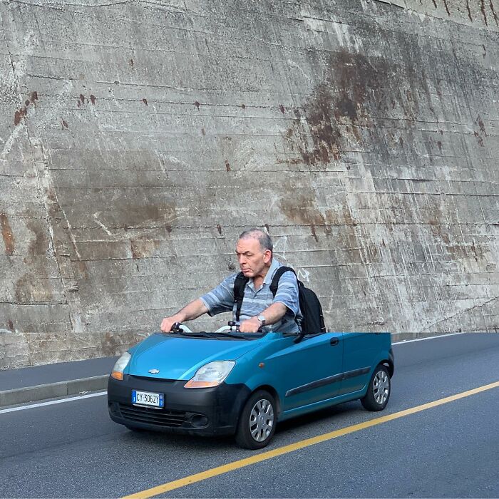 80 Street Photo Sets By Fontanesi That Seamlessly Combine Reality And Unexpected Coincidences 80 Street Photo Sets By Fontanesi That Seamlessly Combine Reality And Unexpected Coincidences
