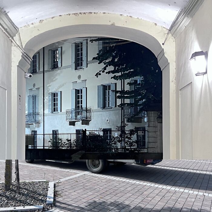 80 Street Photo Sets By Fontanesi That Seamlessly Combine Reality And Unexpected Coincidences 80 Street Photo Sets By Fontanesi That Seamlessly Combine Reality And Unexpected Coincidences