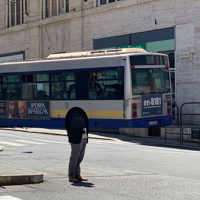 80 Street Photo Sets By Fontanesi That Seamlessly Combine Reality And Unexpected Coincidences 80 Street Photo Sets By Fontanesi That Seamlessly Combine Reality And Unexpected Coincidences