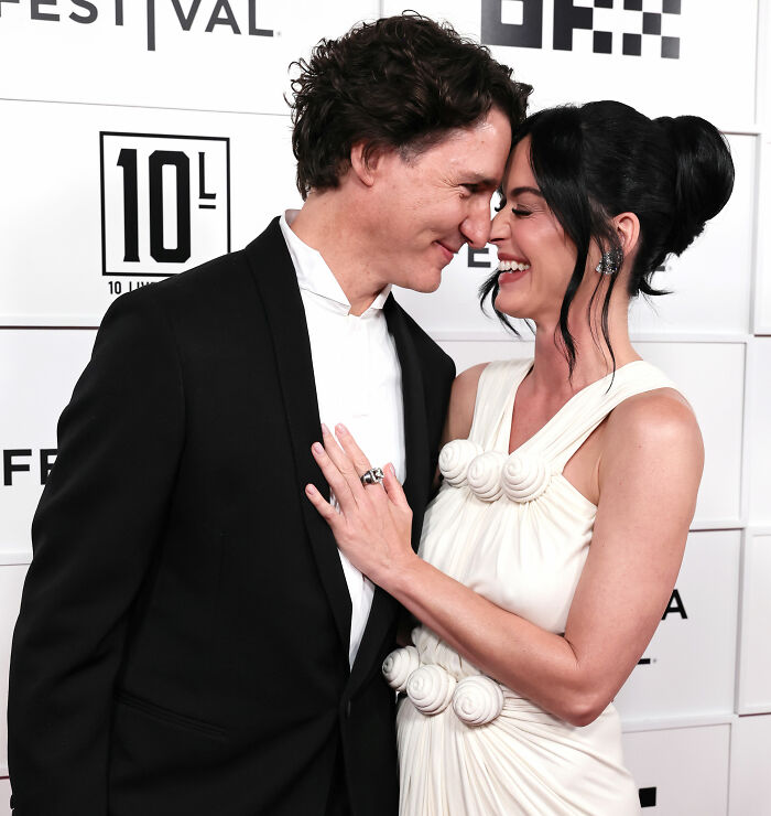 Katy Perry And Justin Trudeau Key Detail On The Red Carpet Has Fans Convinced She’s Pregnant Katy Perry And Justin Trudeau Key Detail On The Red Carpet Has Fans Convinced She’s Pregnant