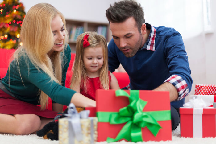 32 Scandalous Family Secrets That Folks Found Out By Accident, But Will Never Forget 32 Scandalous Family Secrets That Folks Found Out By Accident, But Will Never Forget