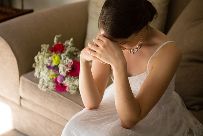 “BIG Mistake”: Bride Reflects On Wedding One Year Later, Has Sage Advice For Engaged Couples “BIG Mistake”: Bride Reflects On Wedding One Year Later, Has Sage Advice For Engaged Couples