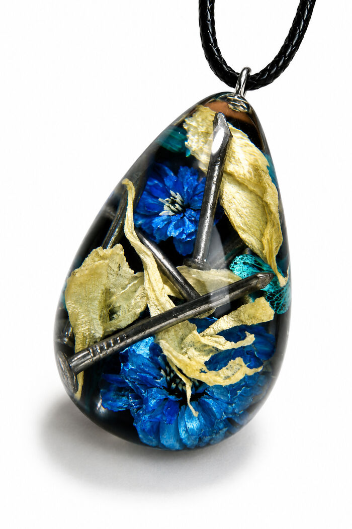 This Ukrainian Artist Uses Nature And Personal Artifacts To Transform Pain Into Resin Jewelry Pieces (20 Pics) This Ukrainian Artist Uses Nature And Personal Artifacts To Transform Pain Into Resin Jewelry Pieces (20 Pics)