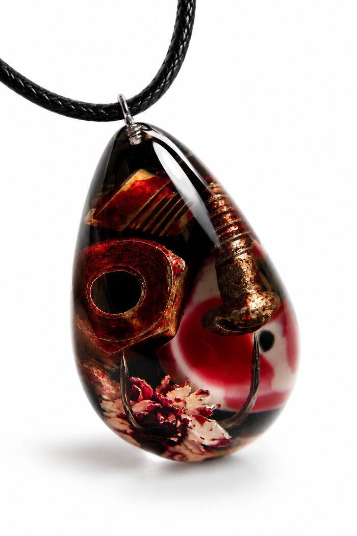 This Ukrainian Artist Uses Nature And Personal Artifacts To Transform Pain Into Resin Jewelry Pieces (20 Pics) This Ukrainian Artist Uses Nature And Personal Artifacts To Transform Pain Into Resin Jewelry Pieces (20 Pics)