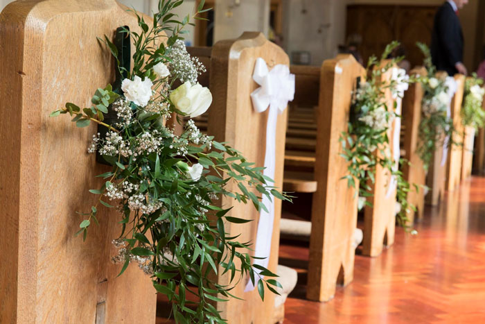 Woman Crashes Memorial Service To Decorate For Wedding, Has A Meltdown When Pastor Shuts Her Down Woman Crashes Memorial Service To Decorate For Wedding, Has A Meltdown When Pastor Shuts Her Down
