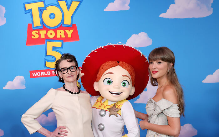 Joan Cusack Makes Rare Confession About Abandoning Hollywood Before ‘Toy Story 5’ Return Joan Cusack Makes Rare Confession About Abandoning Hollywood Before ‘Toy Story 5’ Return