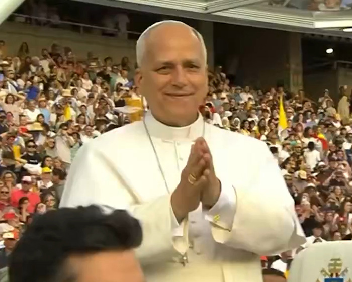 Pope’s Gesture While Greeting People Stuns, For Better Or Worse: “Not Immune To This” Pope’s Gesture While Greeting People Stuns, For Better Or Worse: “Not Immune To This”