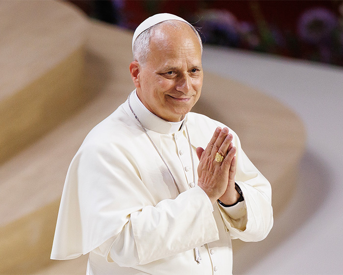 Pope’s Gesture While Greeting People Stuns, For Better Or Worse: “Not Immune To This” Pope’s Gesture While Greeting People Stuns, For Better Or Worse: “Not Immune To This”
