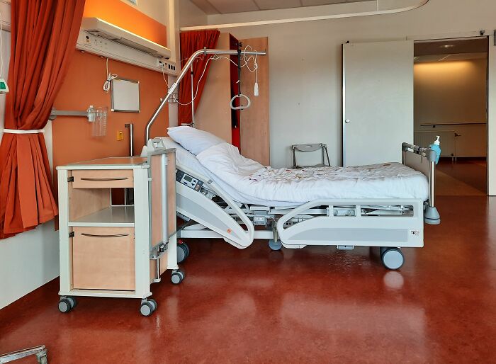 54 Creepy Hospital Stories That Medical Workers Still Can’t Explain