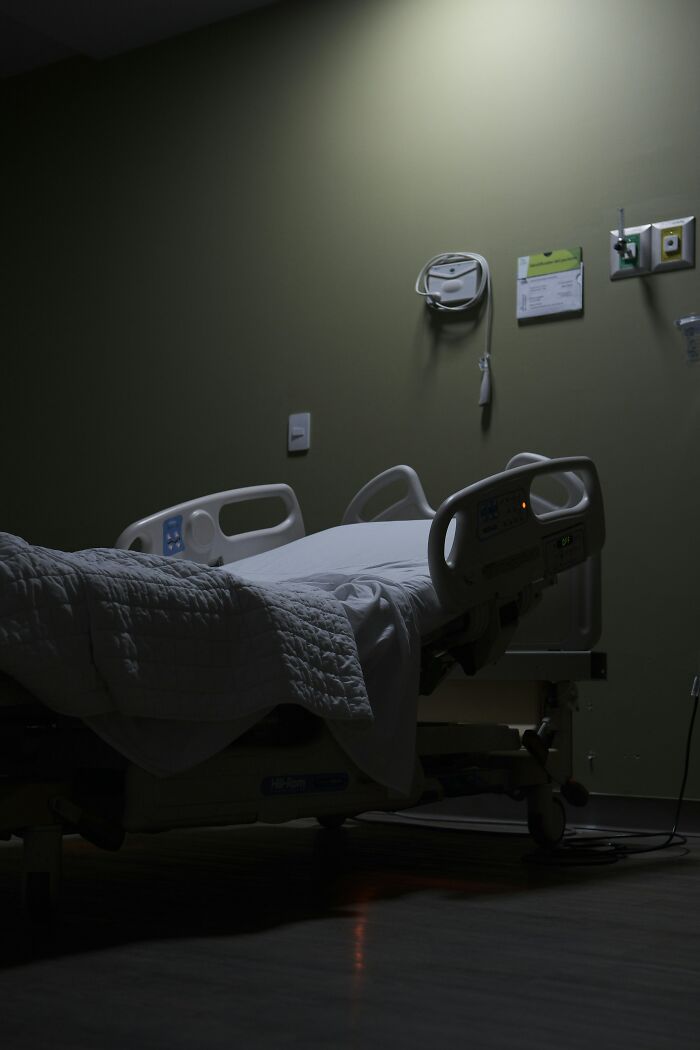 54 Creepy Hospital Stories That Medical Workers Still Can’t Explain