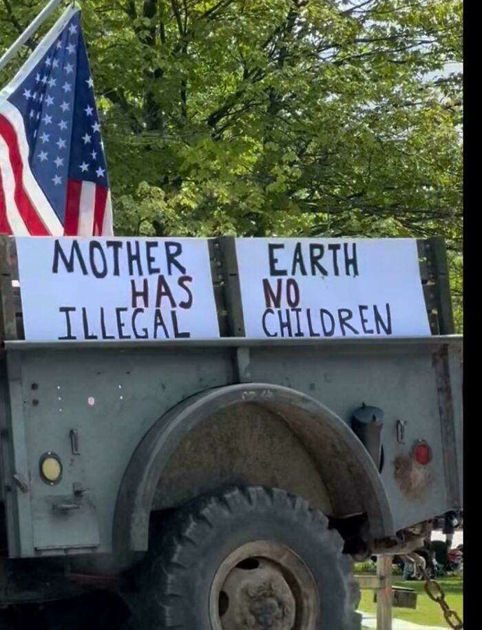 “No Safety Smoking First”: 55 Of The Funniest Signs Ever Spotted In The Wild “No Safety Smoking First”: 55 Of The Funniest Signs Ever Spotted In The Wild