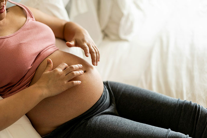 Infertile Woman Just Assumes She Can Take Pregnant Teen Sis’s Baby, Shocked When The Answer Is No Infertile Woman Just Assumes She Can Take Pregnant Teen Sis’s Baby, Shocked When The Answer Is No