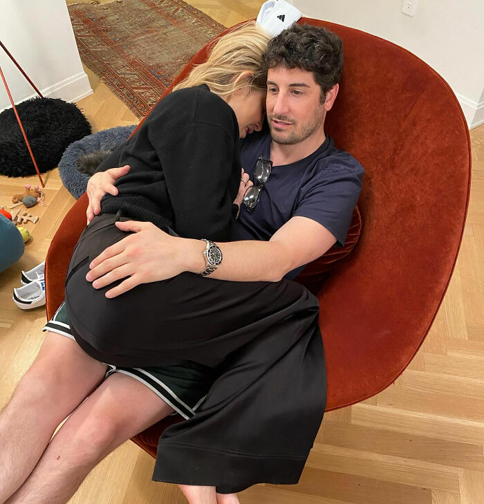 After Actress Faces Backlash Over Bedroom Photos With Her Son, Experts Weigh In On Parent-Child Boundaries After Actress Faces Backlash Over Bedroom Photos With Her Son, Experts Weigh In On Parent-Child Boundaries
