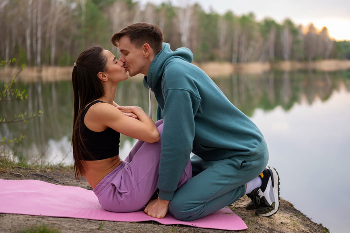 Couple Turns Every Date Night Into An Argument, Friends Shocked They Actually Make It To The Wedding Couple Turns Every Date Night Into An Argument, Friends Shocked They Actually Make It To The Wedding