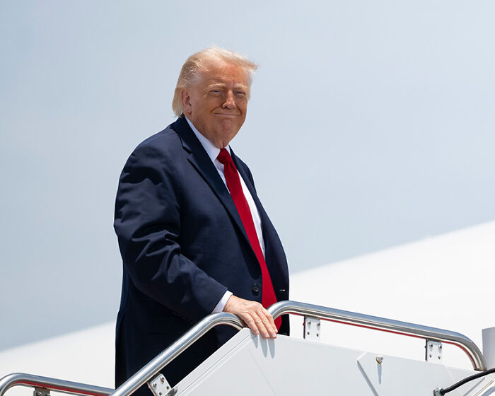 Trump Faces Backlash Over $14 Million Project As Citizens React With Anger And Sarcasm: “Spot The Difference” Trump Faces Backlash Over $14 Million Project As Citizens React With Anger And Sarcasm: “Spot The Difference”