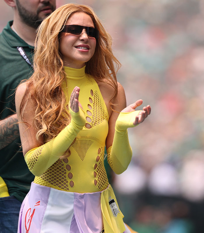 “That Didn’t Look Like Her”: Shakira’s World Cup 2026 Opening Show Fuels Speculation About Altered Appearance “That Didn’t Look Like Her”: Shakira’s World Cup 2026 Opening Show Fuels Speculation About Altered Appearance