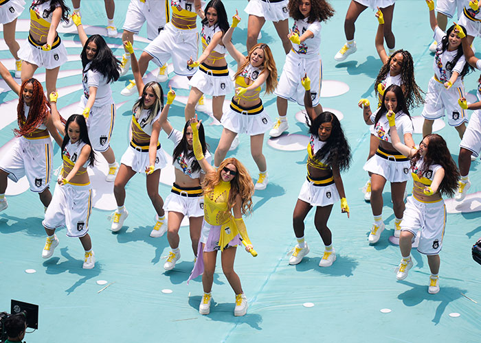 “That Didn’t Look Like Her”: Shakira’s World Cup 2026 Opening Show Fuels Speculation About Altered Appearance “That Didn’t Look Like Her”: Shakira’s World Cup 2026 Opening Show Fuels Speculation About Altered Appearance
