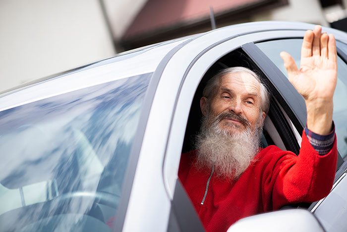 59 Unwritten Rules Between Strangers That Make The World A Better Place