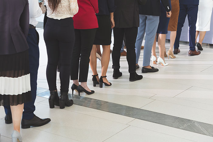 59 Unwritten Rules Between Strangers That Make The World A Better Place