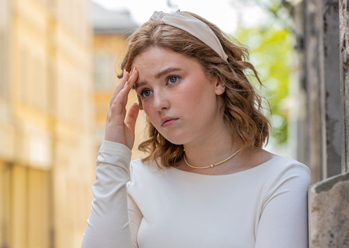 Woman Allows Creepy BIL To Hit On Sister Just So Her Fiancé Likes Her Better Woman Allows Creepy BIL To Hit On Sister Just So Her Fiancé Likes Her Better