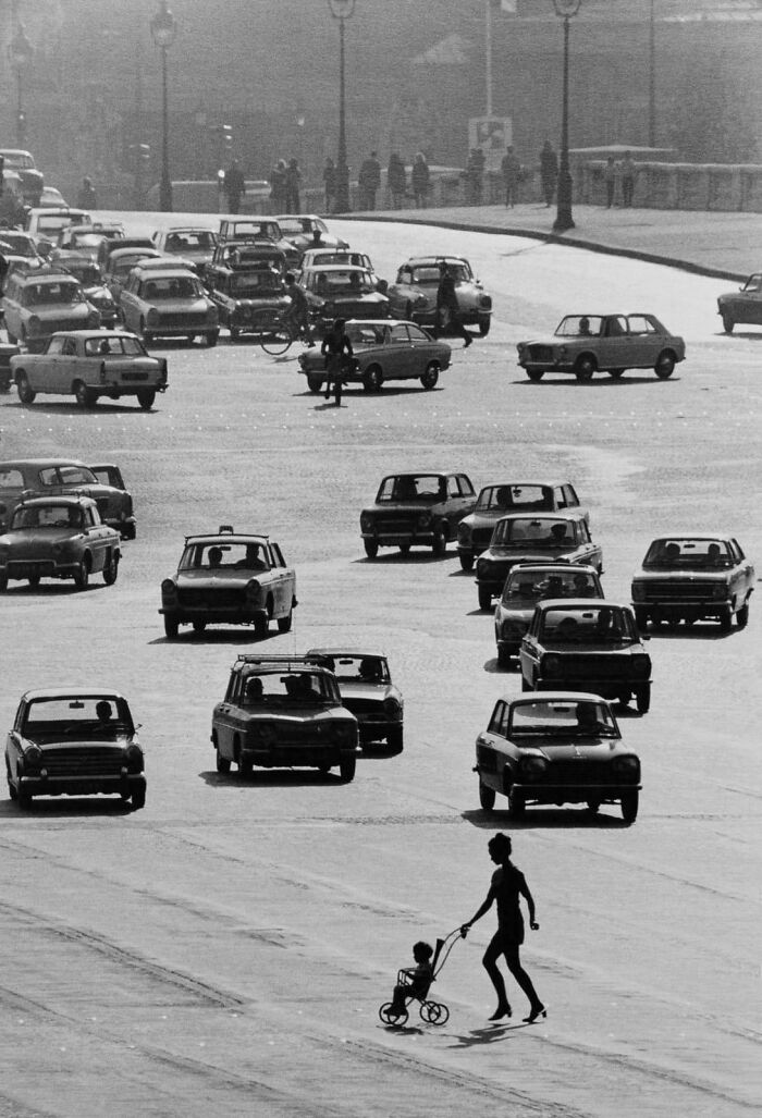 63 Real And Charming Photos That Captured Special And Mundane Moments Of The Past Decades