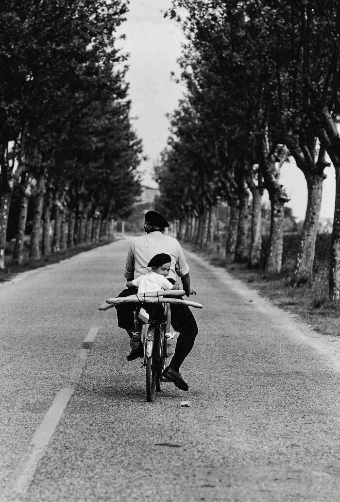 63 Real And Charming Photos That Captured Special And Mundane Moments Of The Past Decades