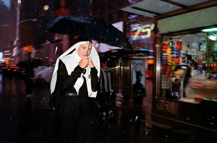 63 Real And Charming Photos That Captured Special And Mundane Moments Of The Past Decades