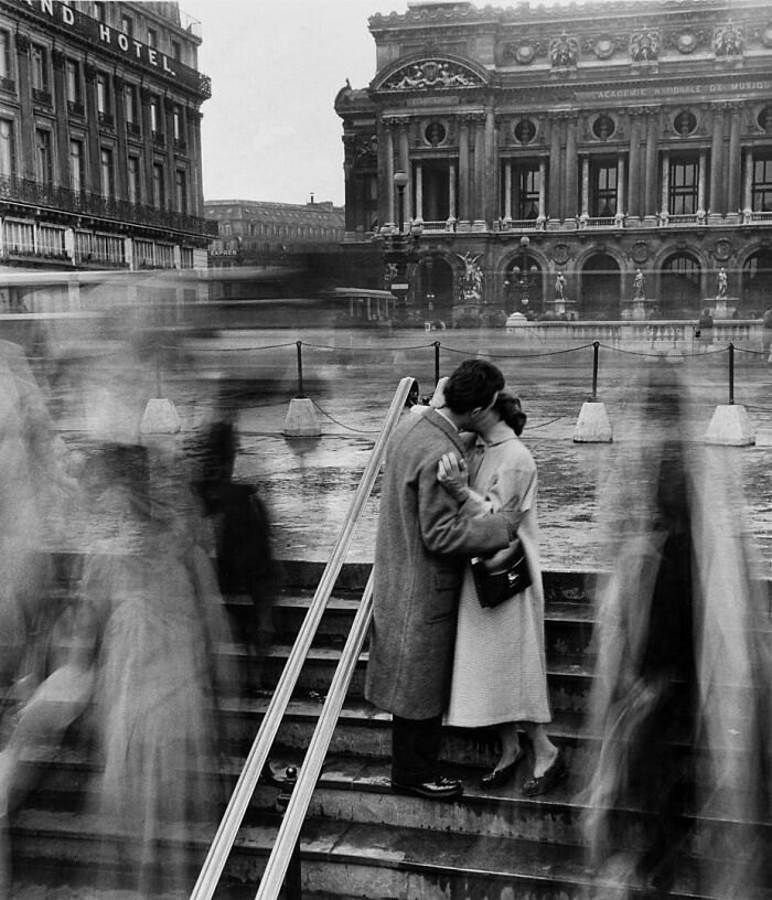 63 Real And Charming Photos That Captured Special And Mundane Moments Of The Past Decades