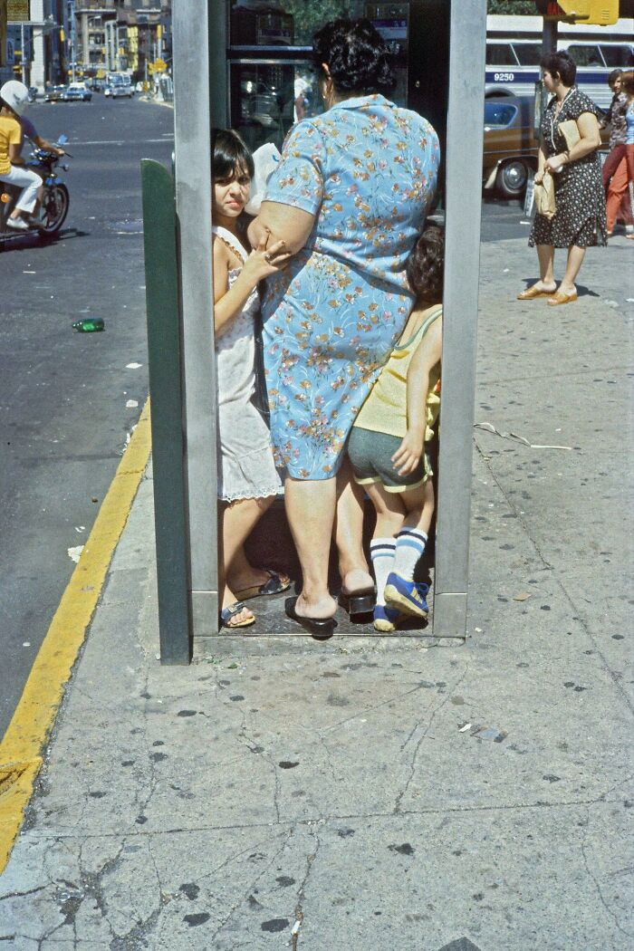 63 Real And Charming Photos That Captured Special And Mundane Moments Of The Past Decades