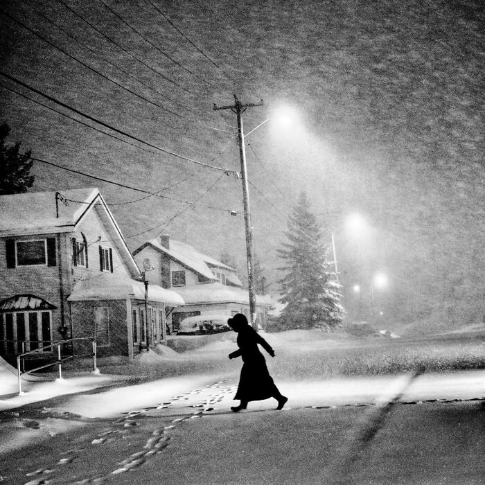63 Real And Charming Photos That Captured Special And Mundane Moments Of The Past Decades