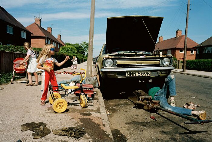 63 Real And Charming Photos That Captured Special And Mundane Moments Of The Past Decades
