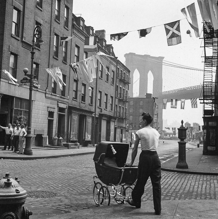 63 Real And Charming Photos That Captured Special And Mundane Moments Of The Past Decades