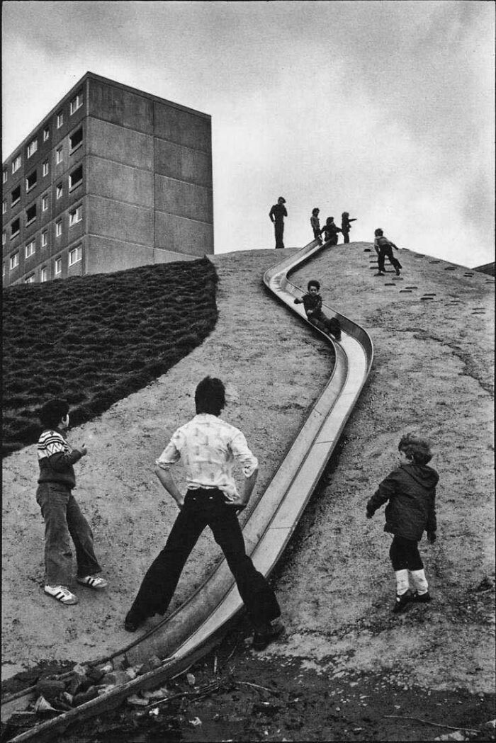 63 Real And Charming Photos That Captured Special And Mundane Moments Of The Past Decades
