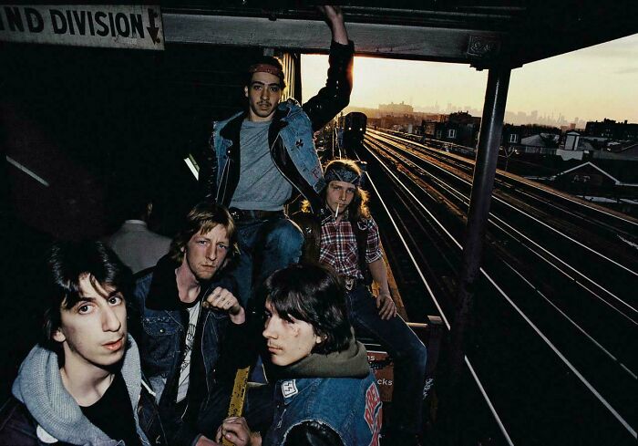63 Real And Charming Photos That Captured Special And Mundane Moments Of The Past Decades